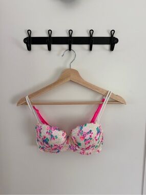 Like New Victoria’s Secret PINK 32C Balconette Push-Up Bra Floral Lace